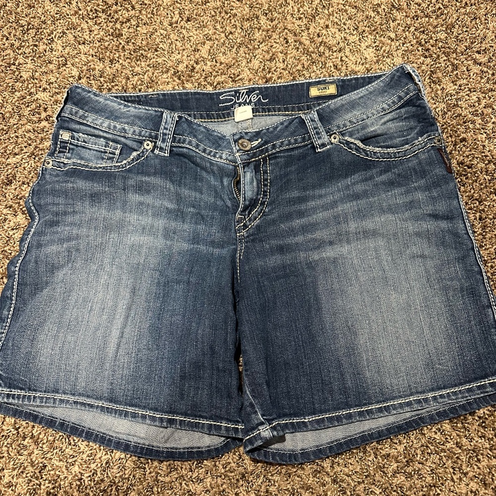 Silver Jean shorts, suki, size 20. Excellent condition. Cute pockets!